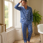 Satijnen Pyjama | Blauw Wit Gestipt | www.pietkoopmans.nl