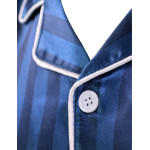 Satijnen Pyjama | Marine Blauw Gestreept | www.pietkoopmans.nl