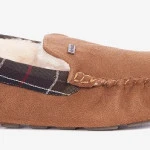 Barbour Luxe Pantoffel | Suede Camel | www.pietkoopmans.nl