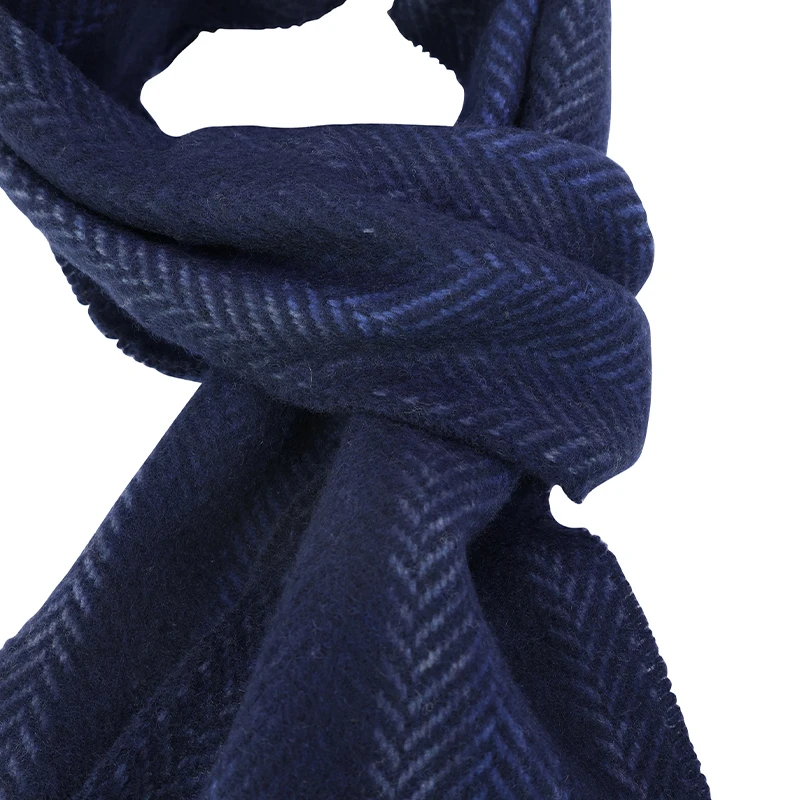 John Hanly Shawl | Marine Blauw Visgraat | www.pietkoopmans.nl