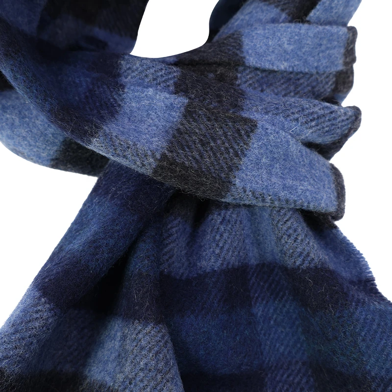 John Hanly Shawl Wol Geweven | Marine Blauw Geruit | www.pietkoopmans.nl