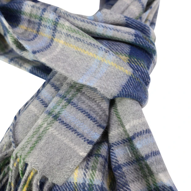 John Hanly Shawl Merino | Lichtgrijs Blauw Geruit | www.pietkoopmans.nl
