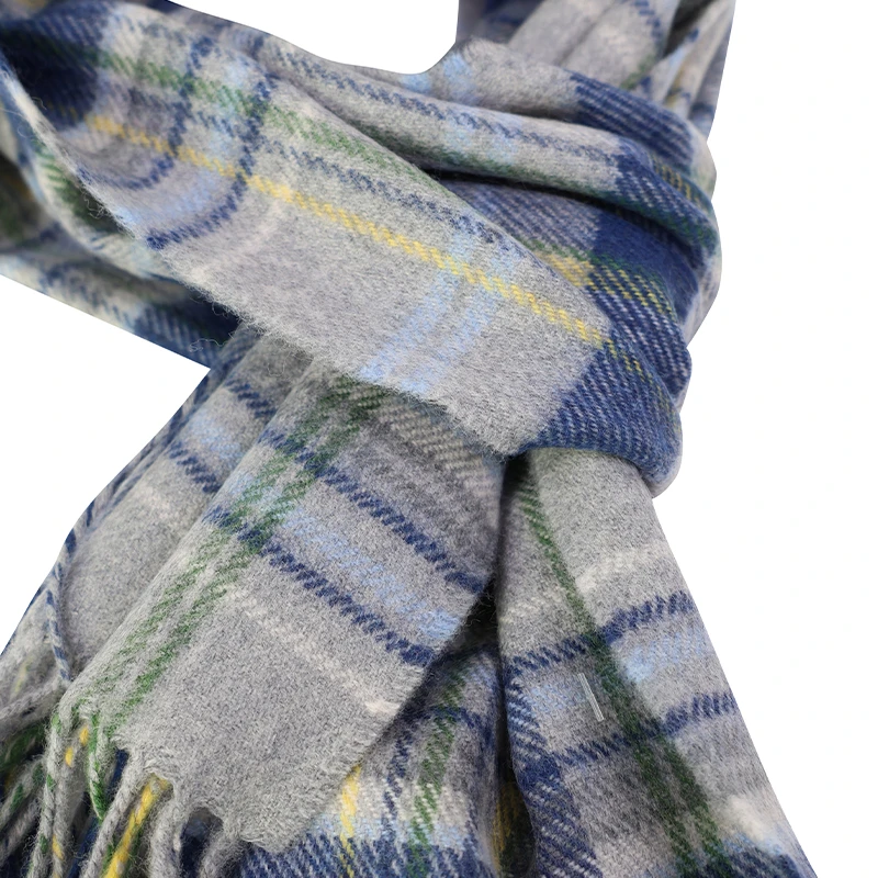 John Hanly Shawl Merino | Lichtgrijs Blauw Geruit | www.pietkoopmans.nl