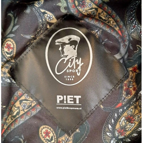 City Sport Flat Cap | Diep Rood Print | www.pietkoopmans.nl