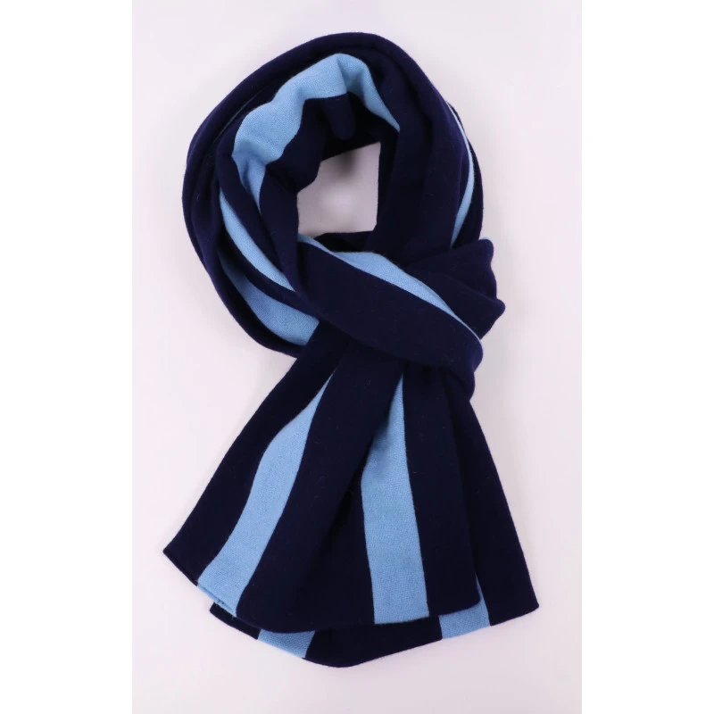 College Shawl Falmouth | Lichtblauw Navy | www.pietkooopmans.nl