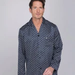 Robson Pyjama Satijn | Marine | www.pietkoopmans.nl