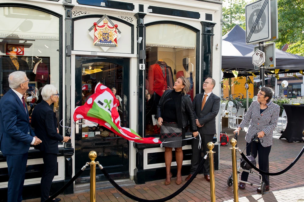Onthulling wapenschild Hofleverancier op 25 september 2020