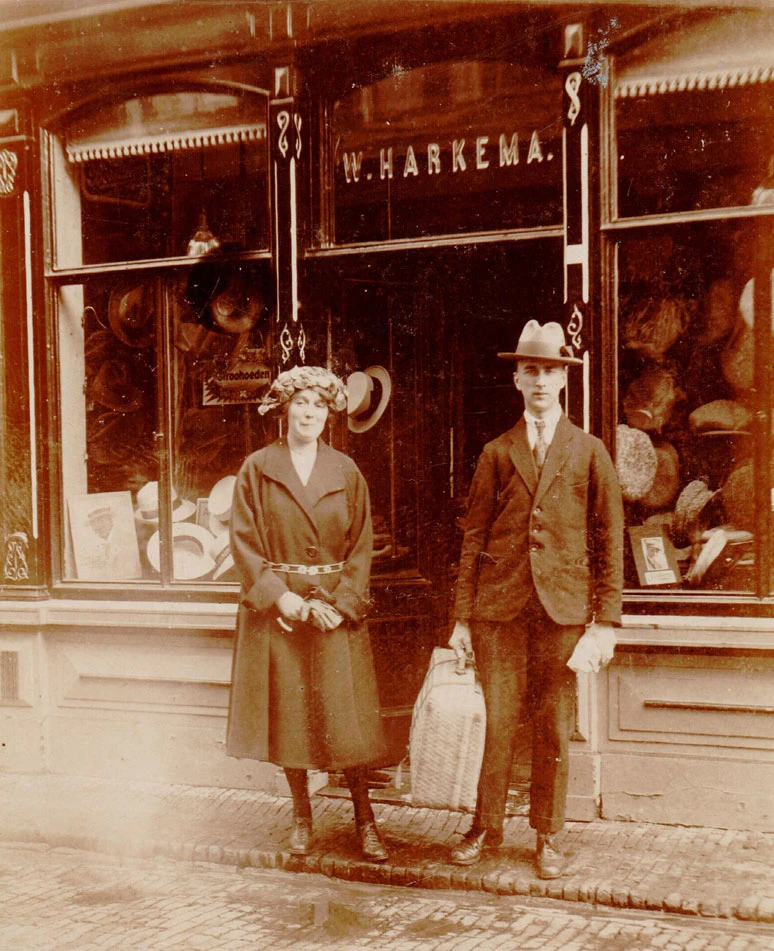 Sjouke Lambertus Koopmans voor de zaak rond 1920